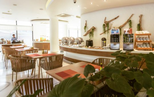 Bandara Beach Resort Phuket - Restaurant